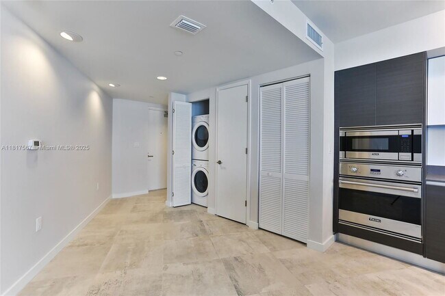 Foto del edificio - 9821 E Bay Harbor Dr