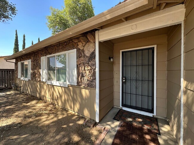 Building Photo - Four Bedroom Home
