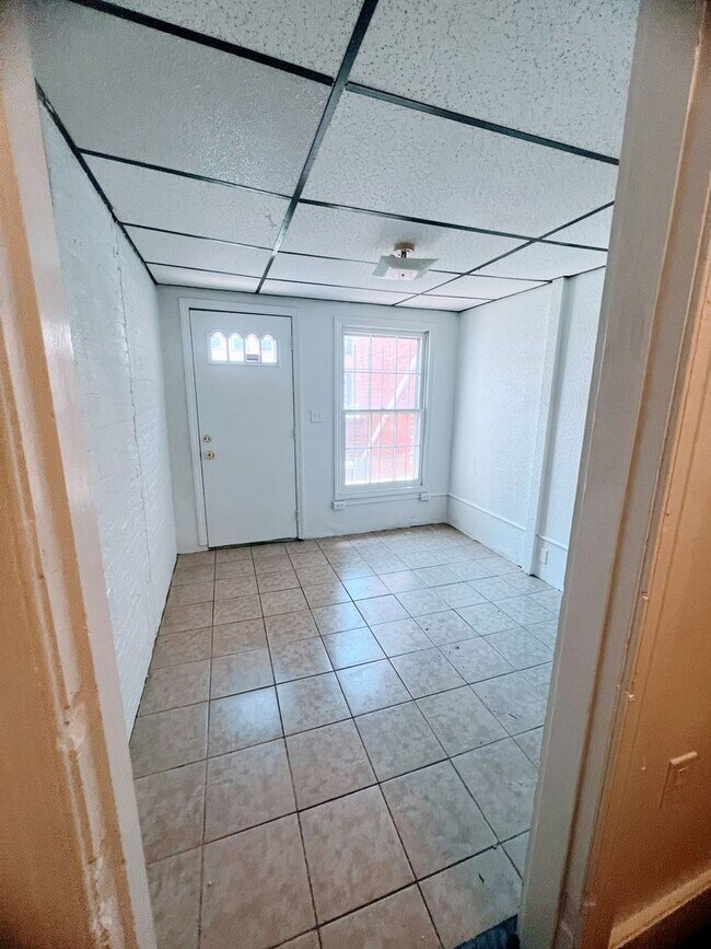Foto del edificio - Cozy 2 Bedroom House with Fenced Courtyard...