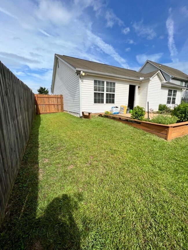 Foto del edificio - 110 Faybrook Dr