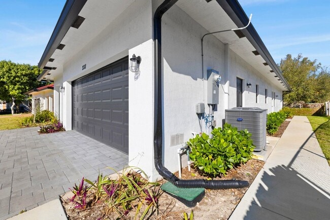 Building Photo - 2311 Zeder Ave