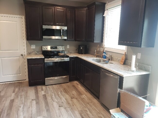 Building Photo - 1208 Gemstone Pointe Dr