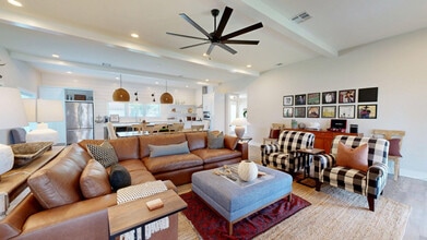 Building Photo - 805 Dexter Dr S