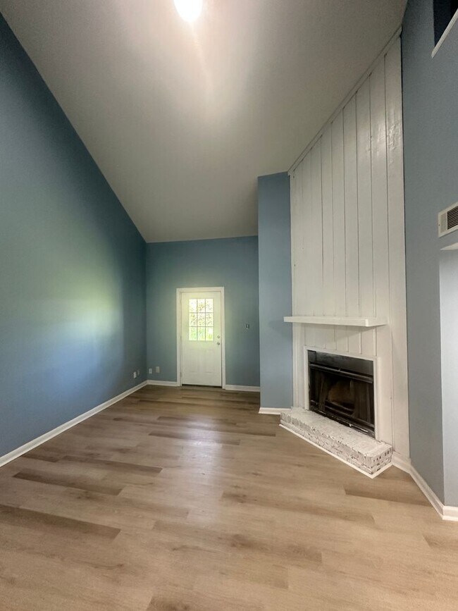 Foto del edificio - 2 Bedroom/2 Bath Townhome