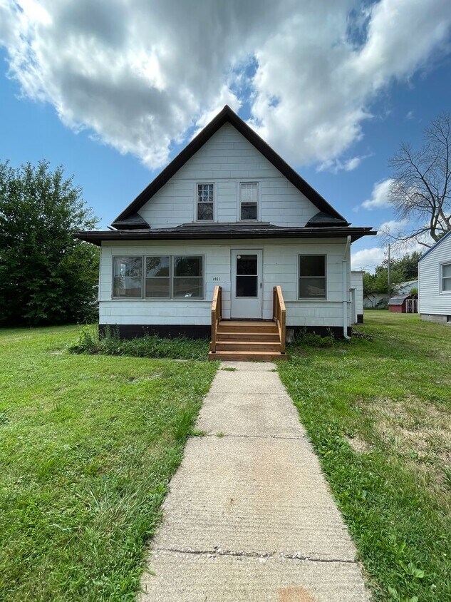 3 Bedroom/ 1.5 Bath Home - 3 Bedroom/ 1.5  Bath Home