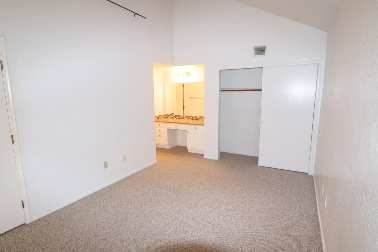 Primary Photo - 2 Bedroom, 2 Bath