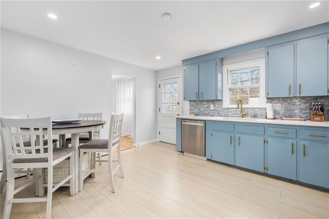 Foto del edificio - 384 Valley Rd