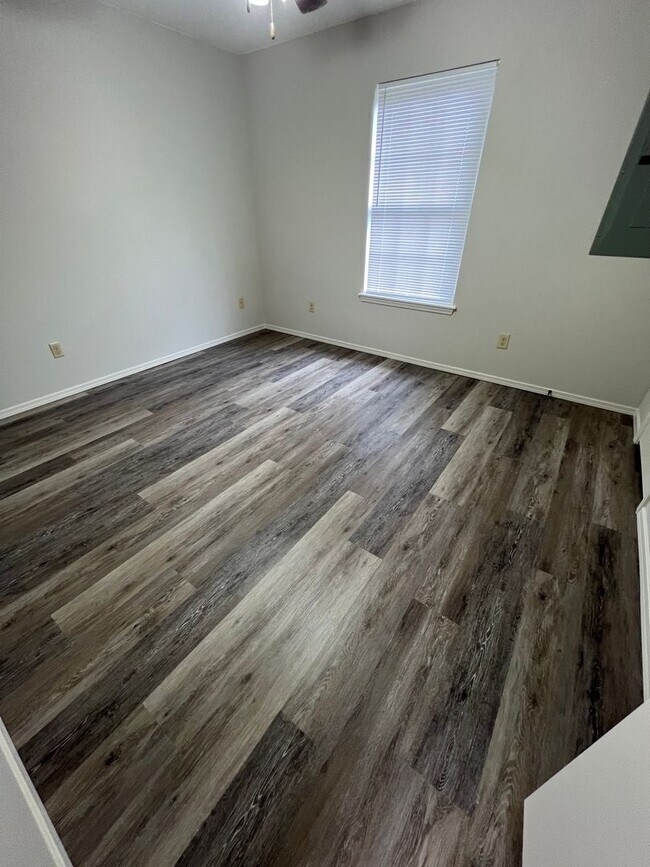 Building Photo - 1409 Poplar St