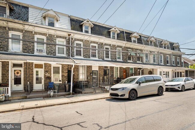 Foto del edificio - 609 Ford St
