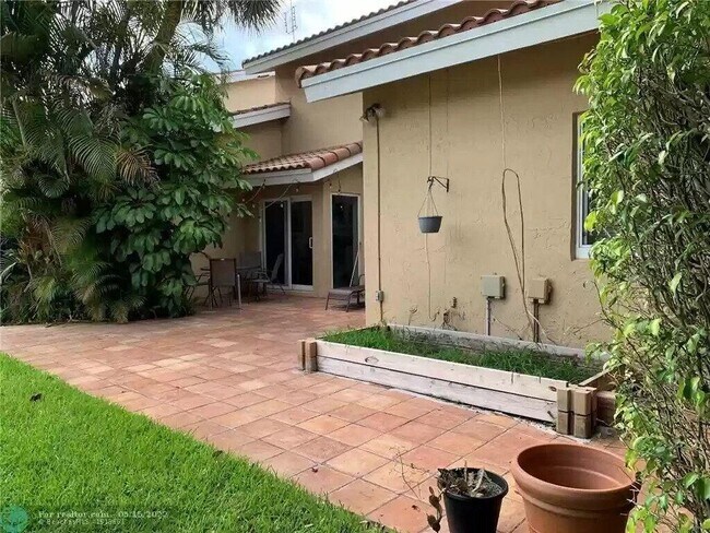 Building Photo - 6116 Via Laguna Ln