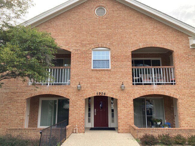 Foto del edificio - 5926 Cove Landing Rd