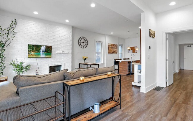 Foto del edificio - 1504-1506 Bryden Rd