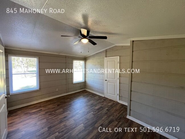 Building Photo - 845 Mahoney Rd