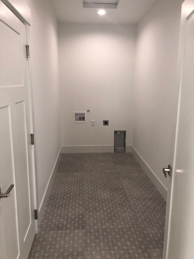 Building Photo - Beautiful New Construction Condo!!