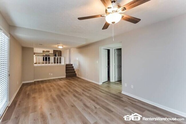 Foto del edificio - 5 BEDROOM 3 FULL BATH MULTI-LEVEL IN RIVER...