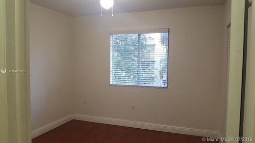 Foto del edificio - 8027 NW 8th St