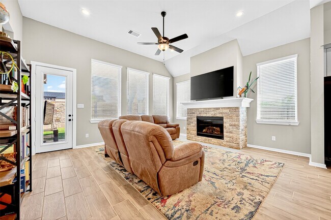 Foto del edificio - 6034 Painted Plains Ln