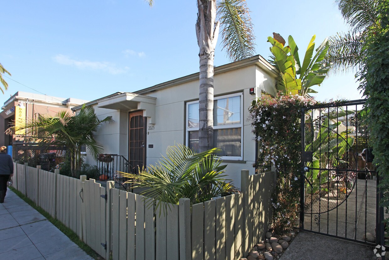 Primary Photo - 2025-2033 30th St