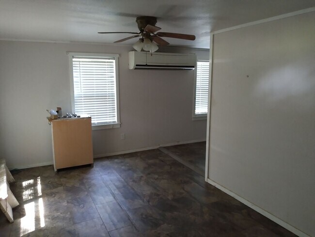 Foto del edificio - *LEASED* 2/1 Home for Lease ($660 w/water ...