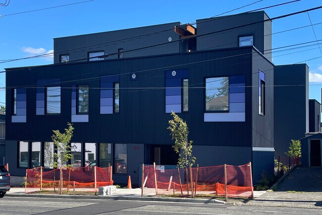 Building Photo - 1614 6th Ave