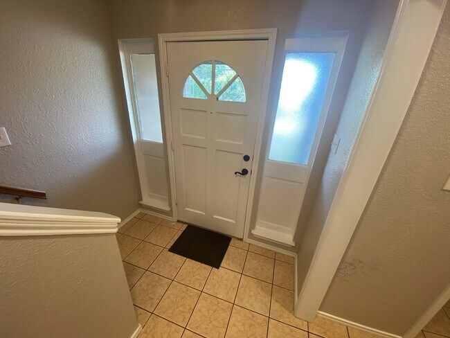 Foto del edificio - 3409 Rocky Lane Rd
