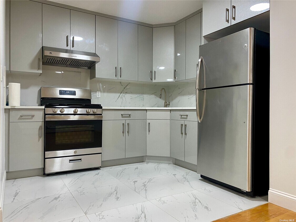 Foto principal - 25-59-59 Parsons Blvd