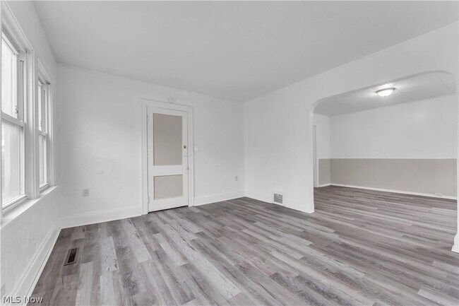 Building Photo - 11303 Langton Ave