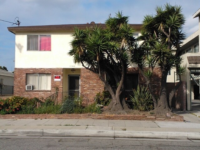 Foto del edificio - 11523 Menlo Ave