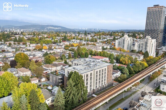 Photo du bâtiment - 5085 Mchardy St