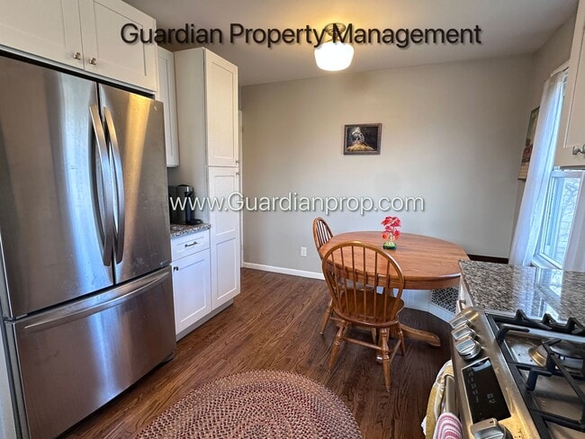 Building Photo - St Louis Park Single Family Home, Fenced In yard, Washer/Dryer, 1 Car Garage