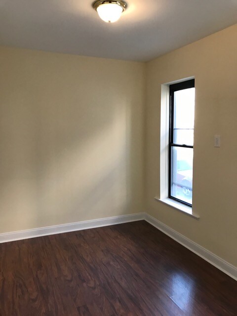 Foto principal - 632 E 186th St