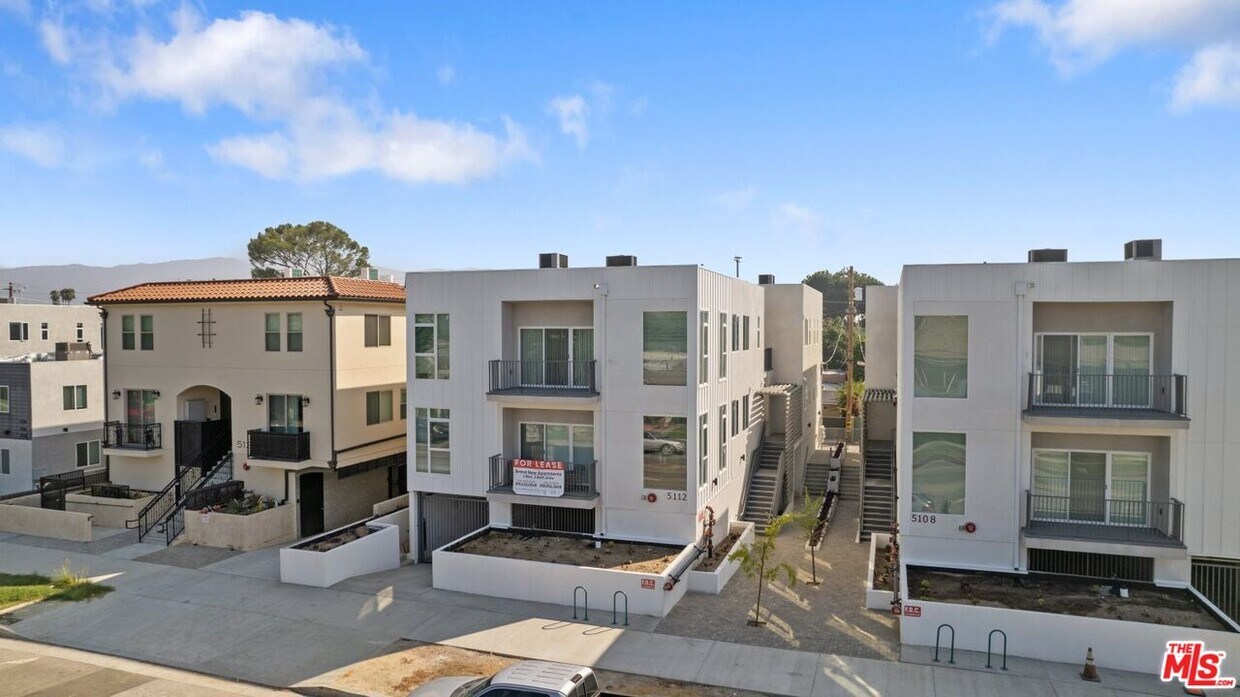 Primary Photo - 5108 Cahuenga Blvd