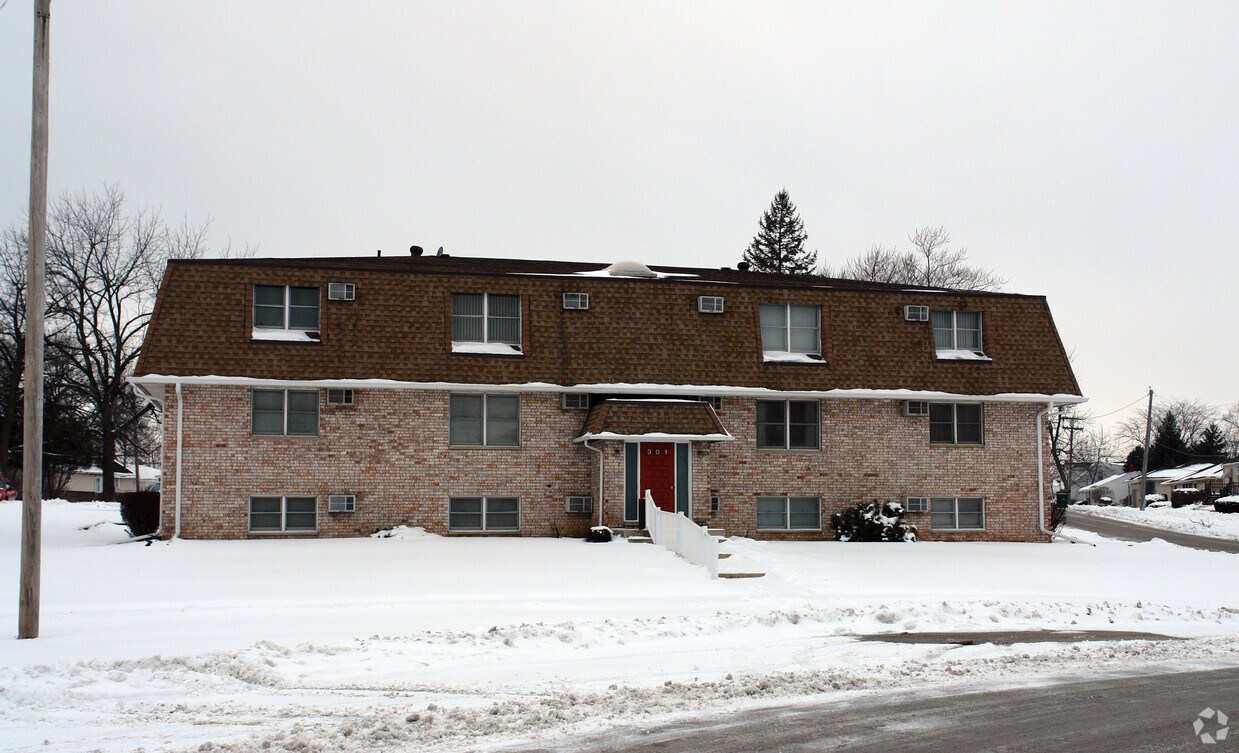 Primary Photo - 301 Muehl Dr