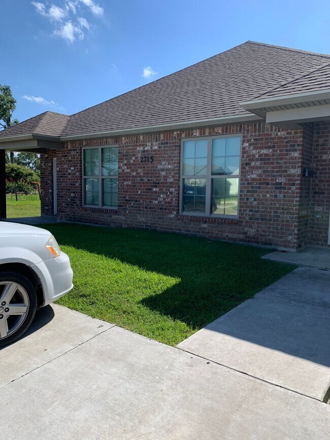 Building Photo - Apartment for lease