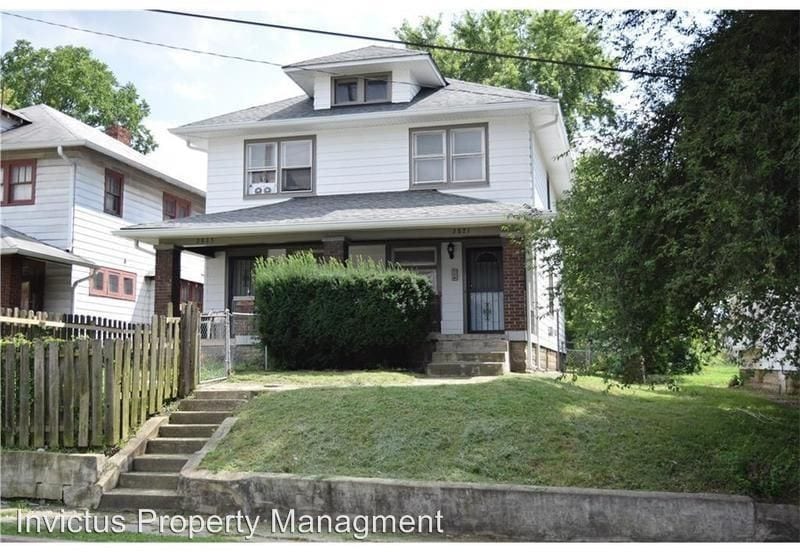 Primary Photo - 2827 E Michigan St