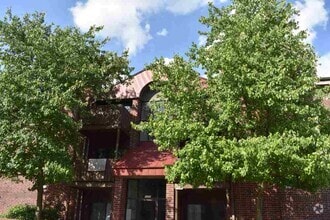 Building Photo - 1370 Brook St
