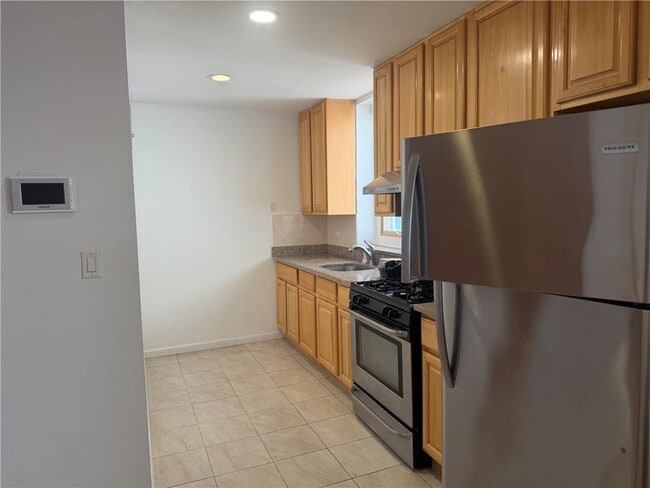Building Photo - 2035 Bay Ridge Pkwy