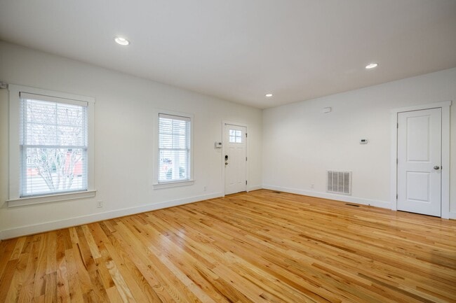 Building Photo - 408 N Robinson St