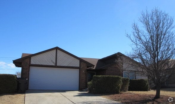 Building Photo - 5504 Cloverlawn Dr