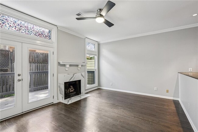 Building Photo - 208 6th St NE