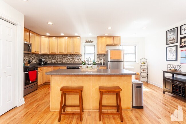 Foto del edificio - 1433 W Oakdale Ave
