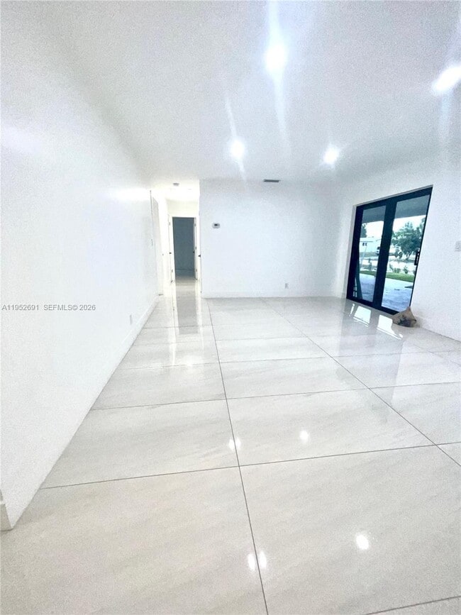 Foto del edificio - 7590 Johnson St