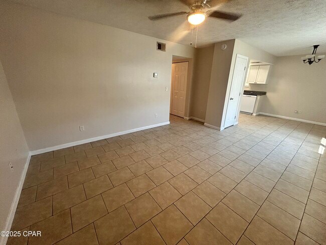 Foto del edificio - 3914 E 11th St