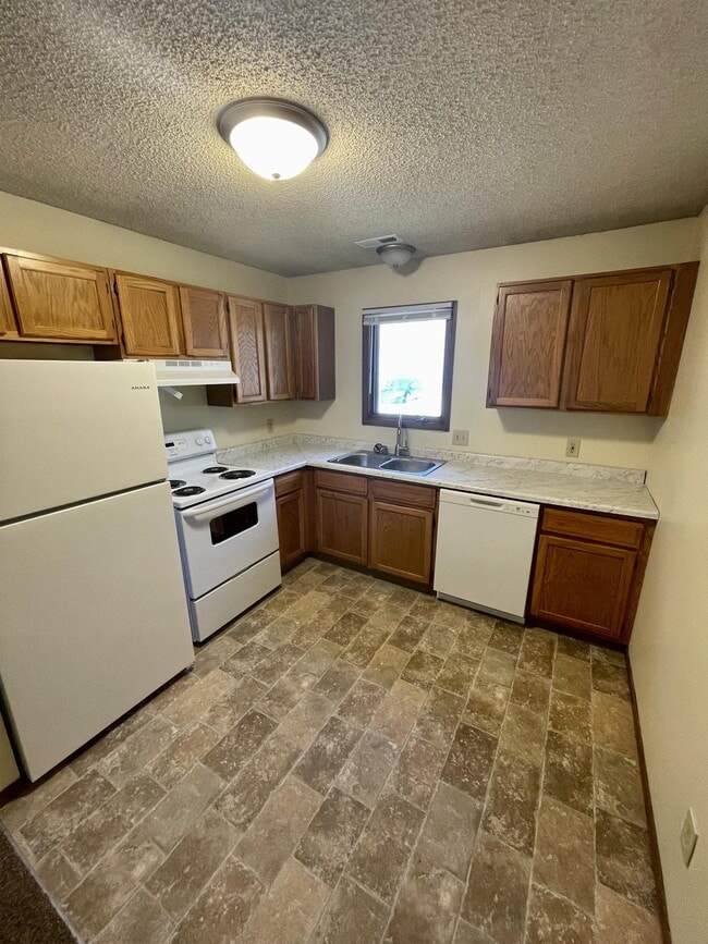 Building Photo - 817 Maple Ln