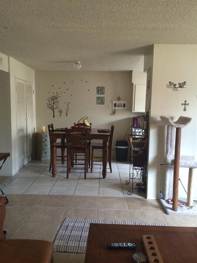 Foto del edificio - 51049 Eisenhower Dr