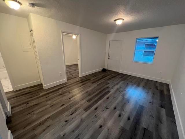 Foto del edificio - 242 NW 14th St