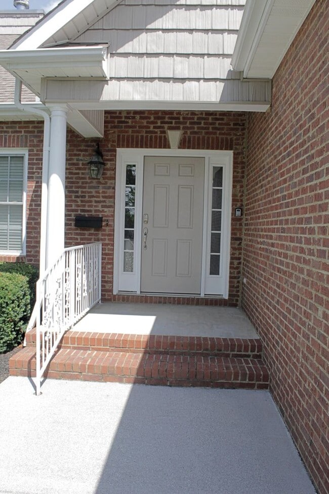 Foto del edificio - For Rent - Charming 3BR/2BA Home in Macken...