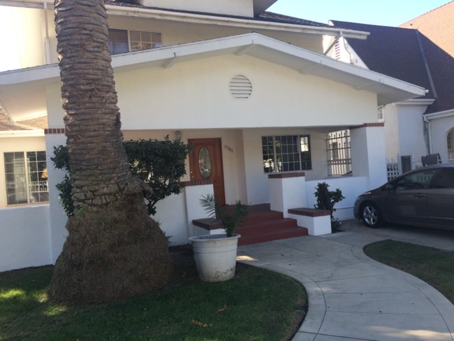 Foto del edificio - 5702 Carlton Way