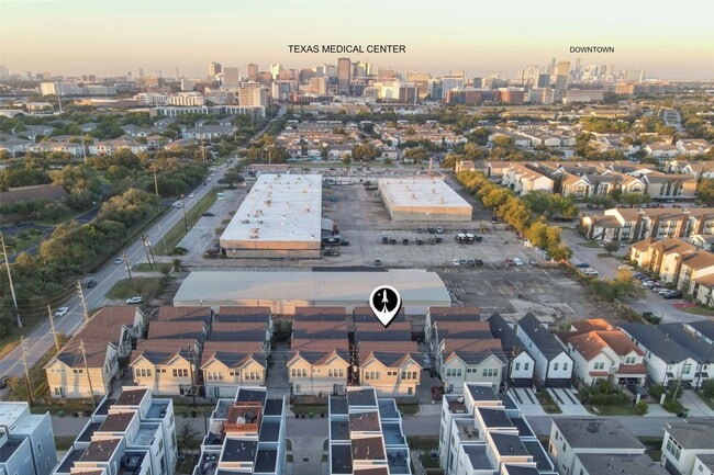 Building Photo - 2115 Naomi St