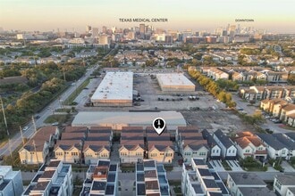 Building Photo - 2115 Naomi St